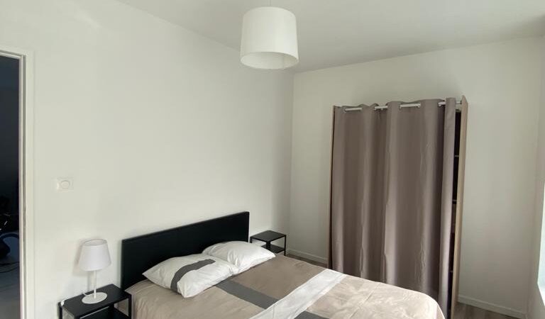 Chambre parentale de l’appartement T3 Brest, par Nestia