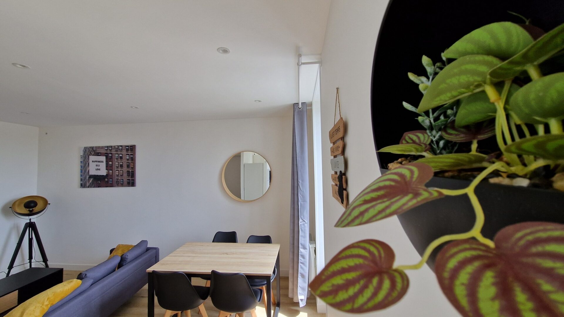 Salle à manger et salon de l’appartement T3 à Brest, par Nestia