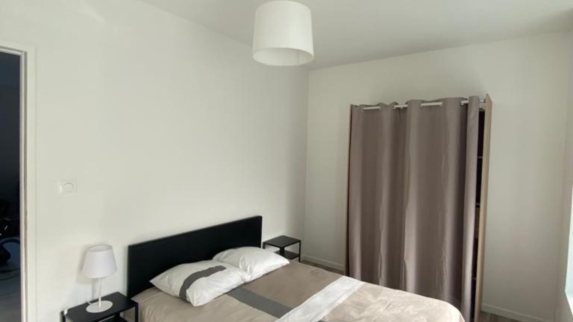 Chambre parentale de l’appartement T3 Brest, par Nestia