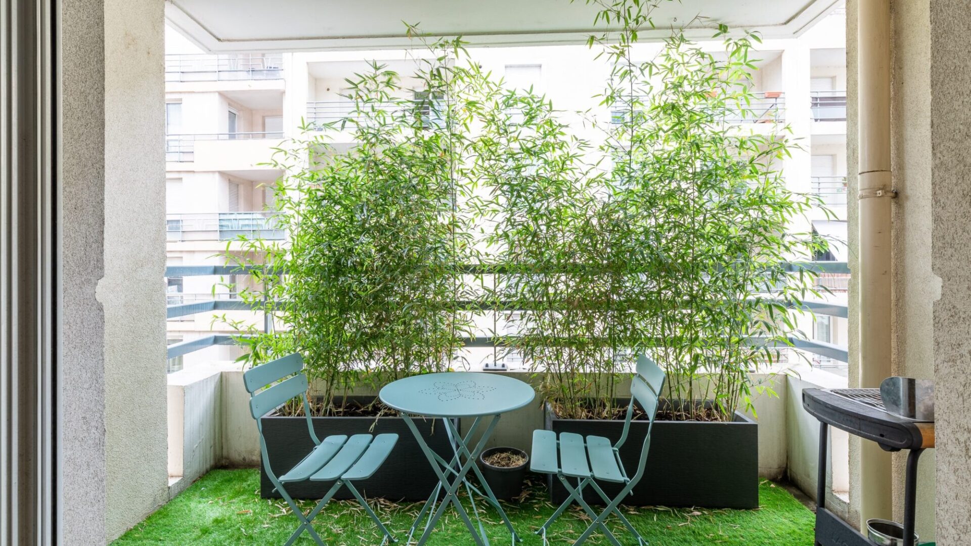 Balcon de l’appartement T2 à Lyon 7, par Nestia