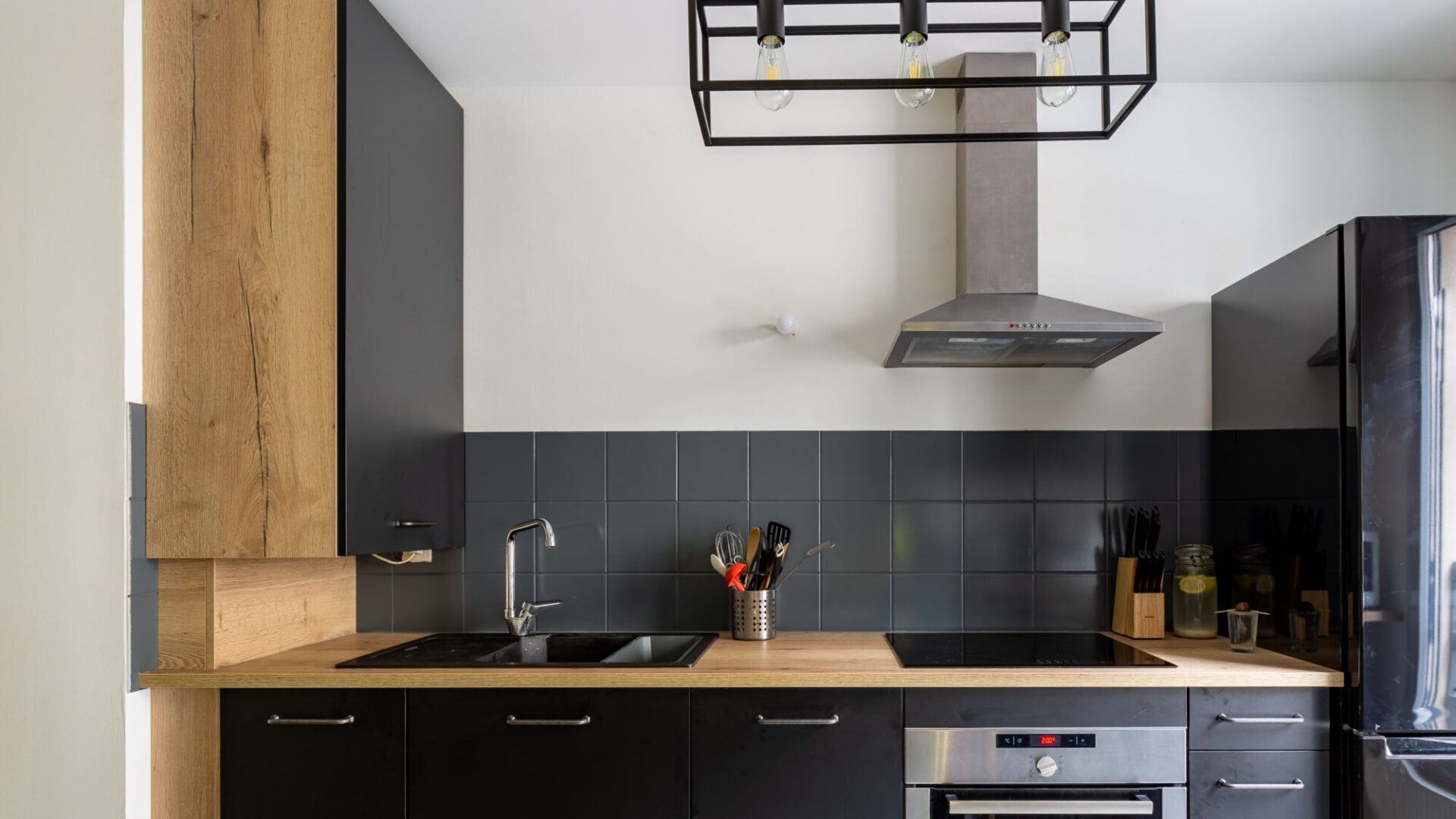Vue de la cuisine de l’appartement T2 à Lyon 7, par Nestia