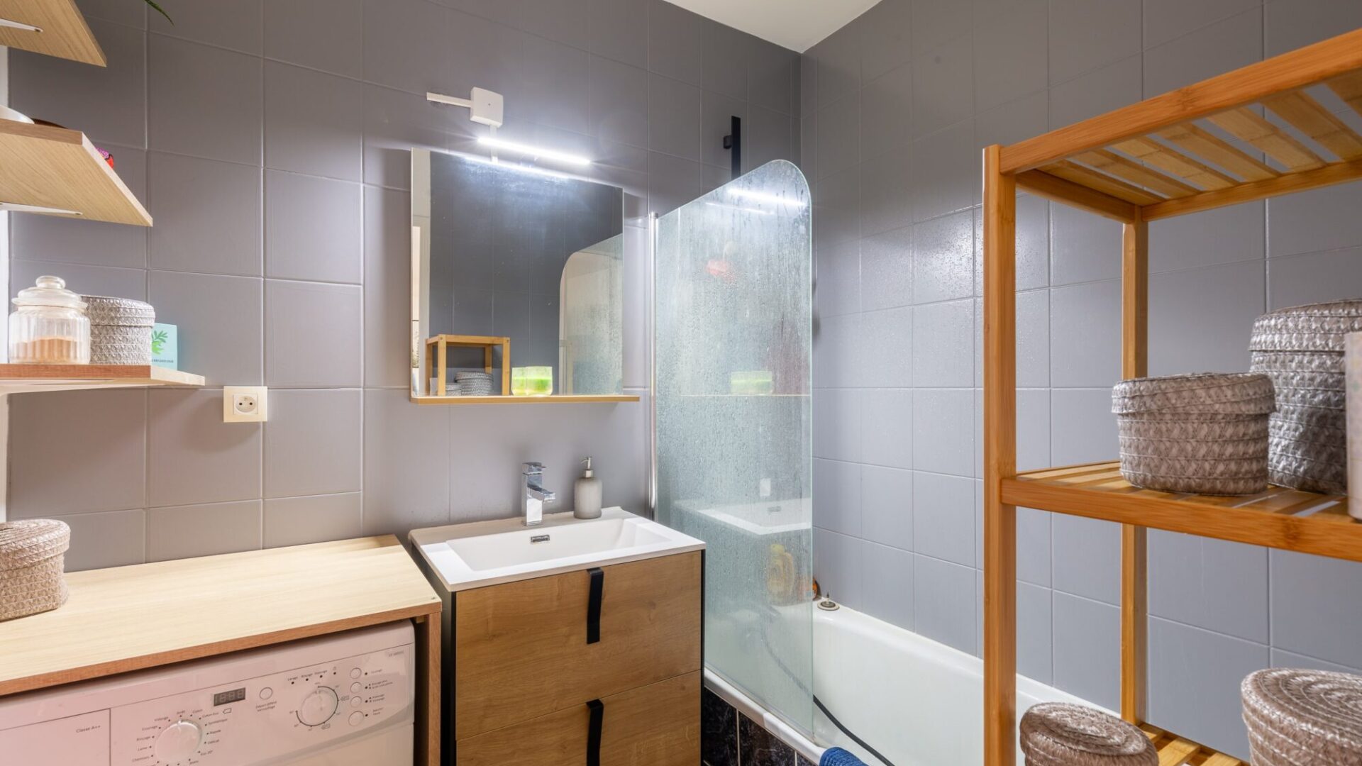 Salle de bain de l’appartement T2 à Lyon 7, par Nestia