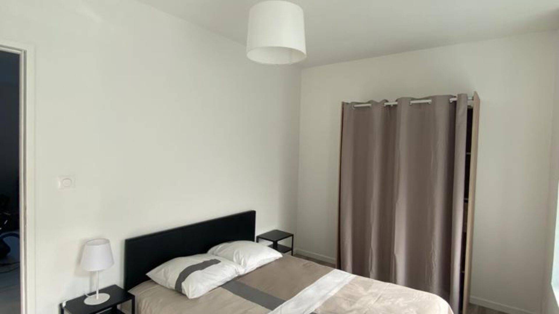 Chambre parentale de l’appartement T3 Brest, par Nestia