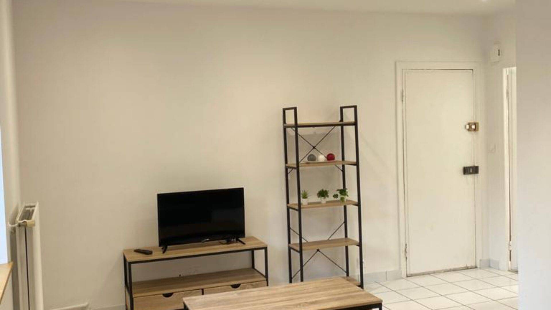 Salon tv de l’appartement T3 Brest, par Nestia