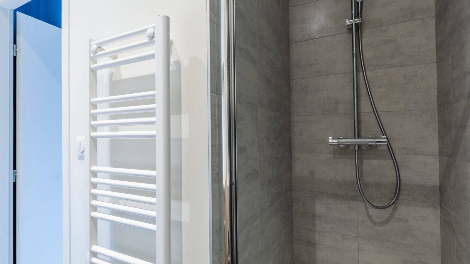 Salle d’eau de l’appartement T2 à Lyon 7, par Nestia